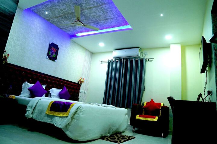 Room 14 of 22