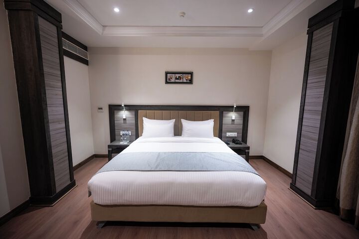 Room 7 of 19