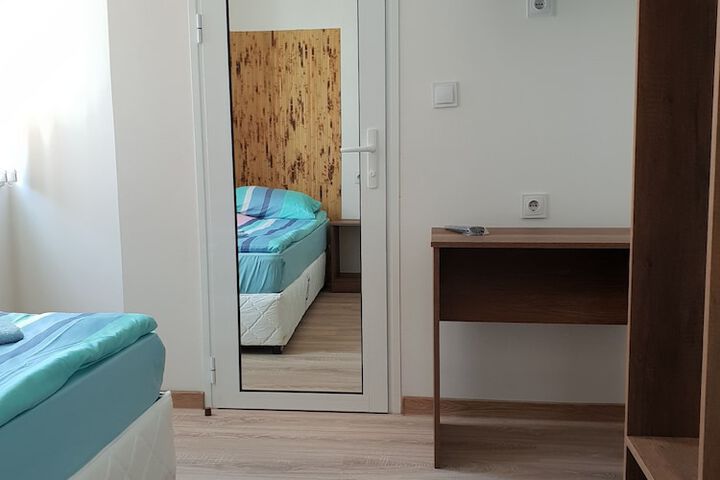 Room 2 of 5