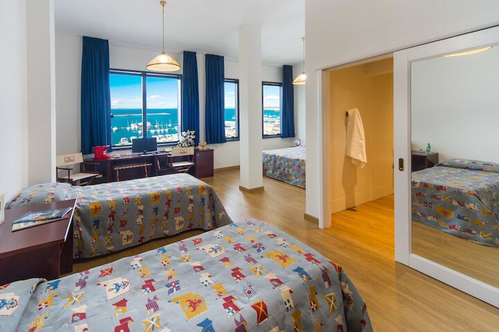 Room 47 of 178