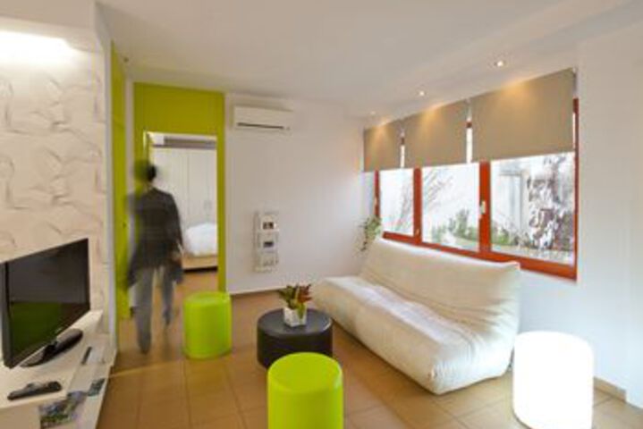Room 25 of 25