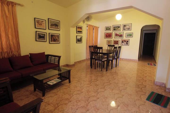 Room 4 of 9