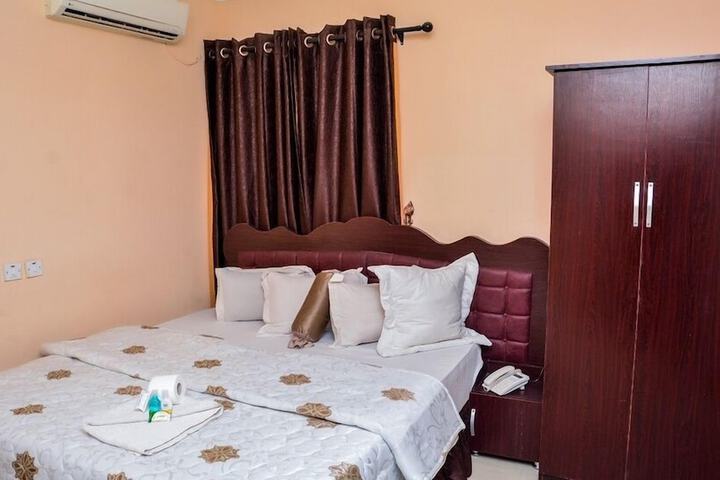 Room 4 of 49