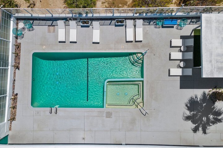 Pool 44 of 59