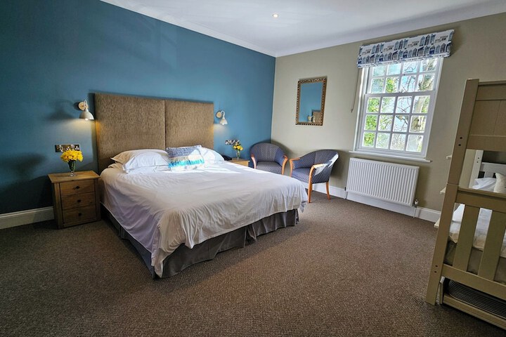Room 6 of 14