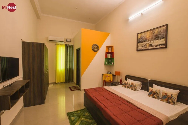 Room 6 of 25