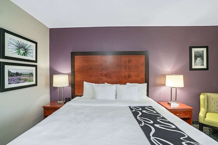 1 King Bed (7 of 17)