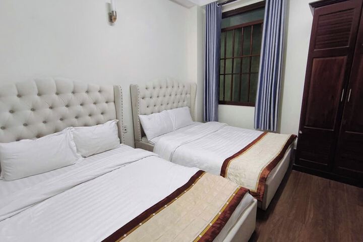 Room 3 of 15