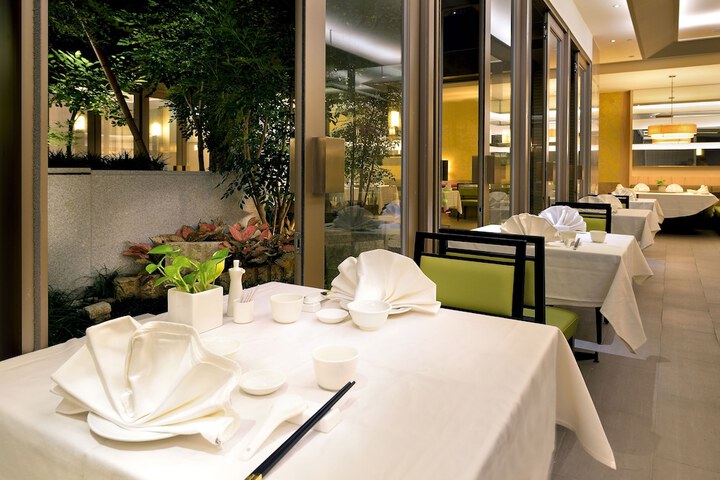 Dining 76 of 100