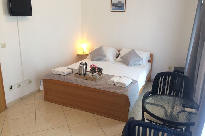 Room 33 of 65