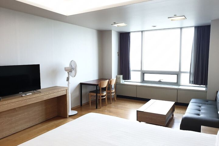 Room 10 of 23