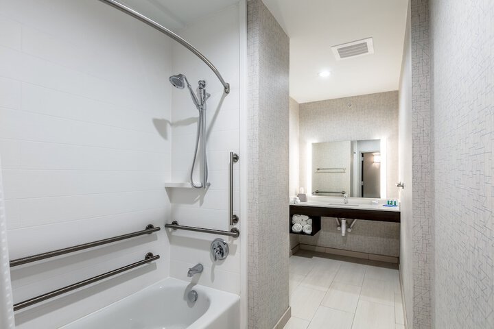 1 King Standard Mobility Accessible Tub (13 of 16)
