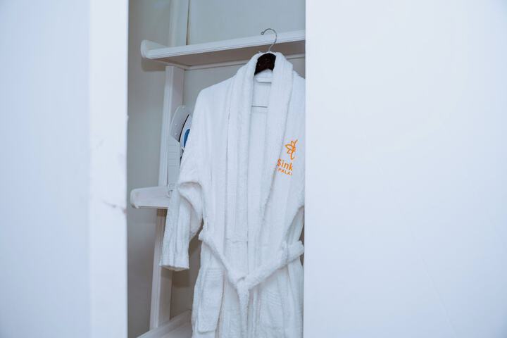 Room 9 of 31