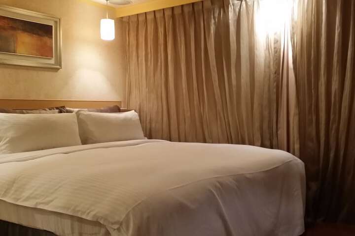 Room 10 of 21