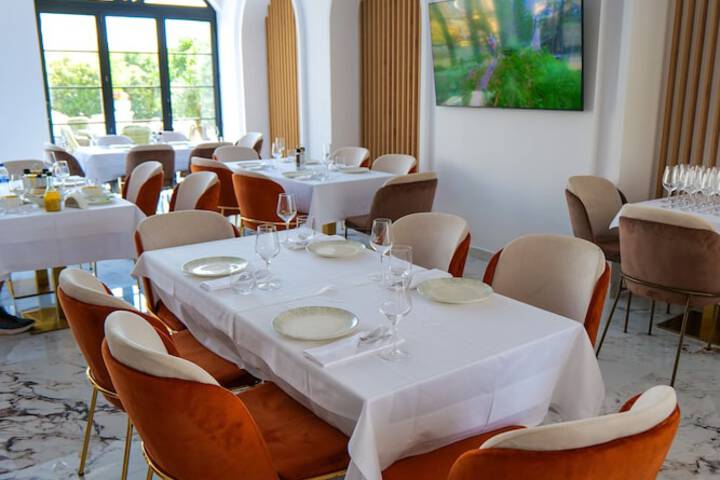 Dining 97 of 102