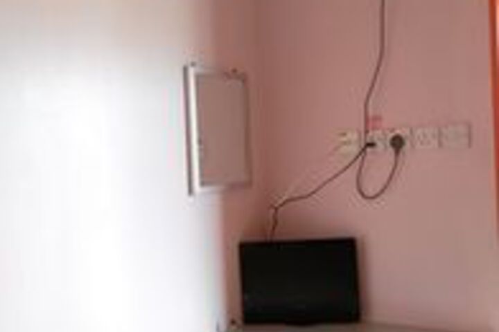 Room 14 of 27