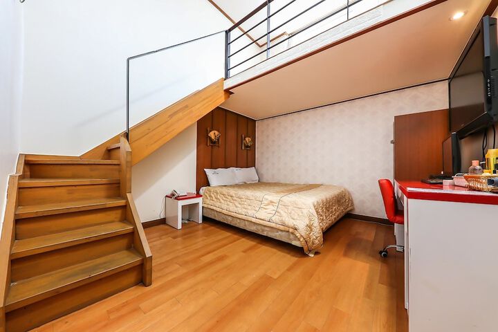 Room 15 of 47
