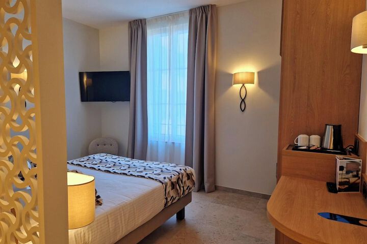 Room 34 of 103