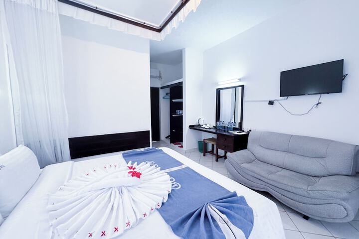 Room 16 of 103
