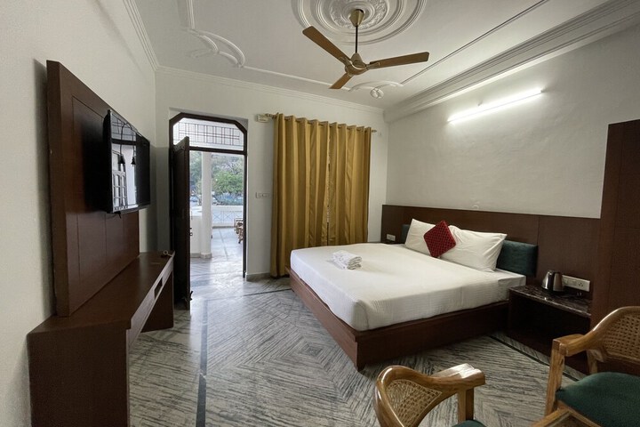 Room 8 of 29