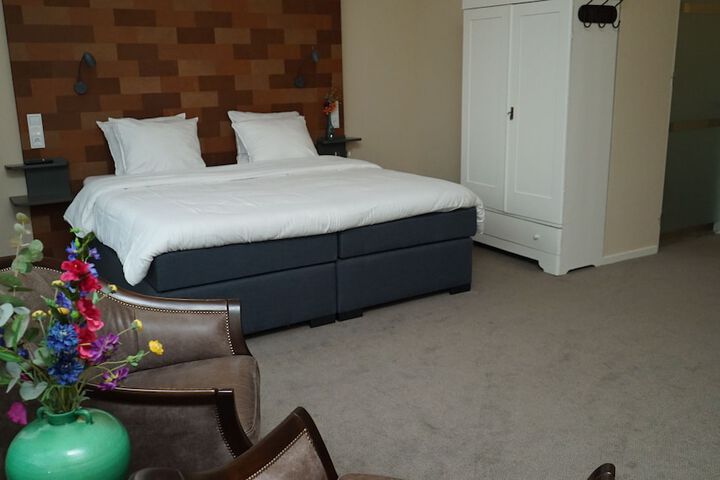 Room 30 of 50