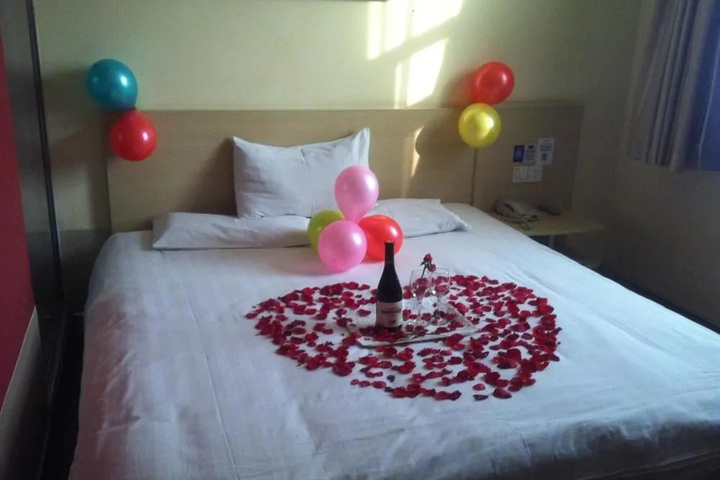 Room 3 of 16
