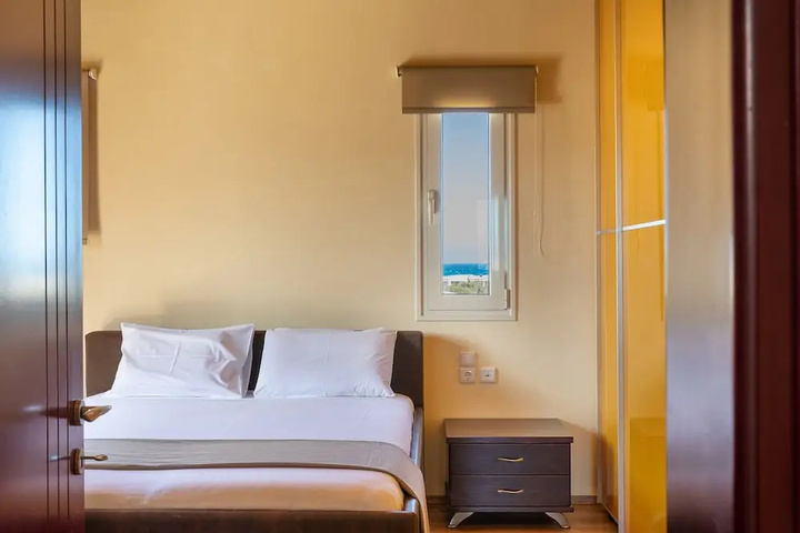 Room 4 of 20