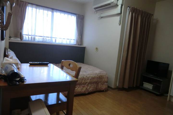 Room 21 of 50