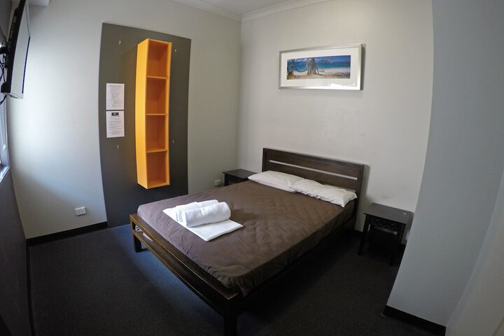 Room 8 of 32