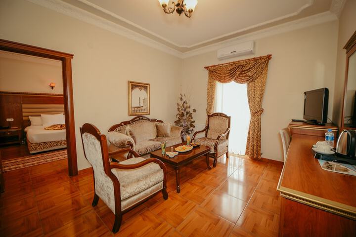 Room 4 of 17
