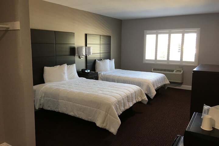 2 Double Beds (8 of 8)