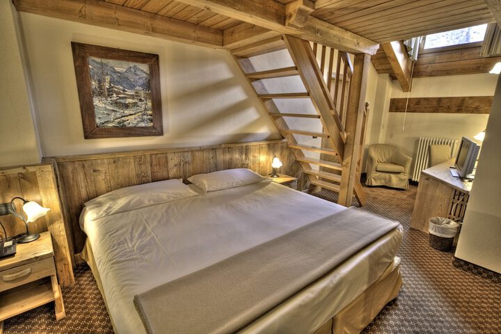 Room 12 of 49