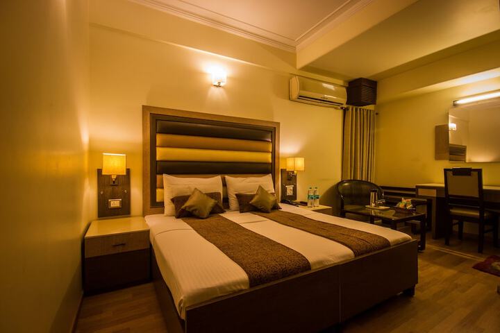 Room 12 of 29