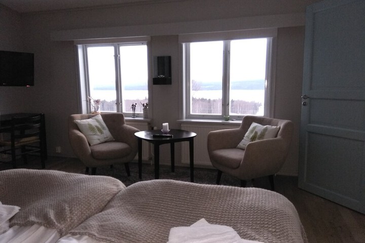Room 10 of 36