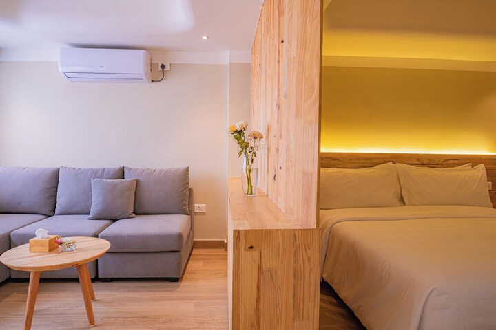 Room 12 of 25
