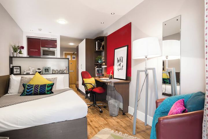 Room 5 of 14