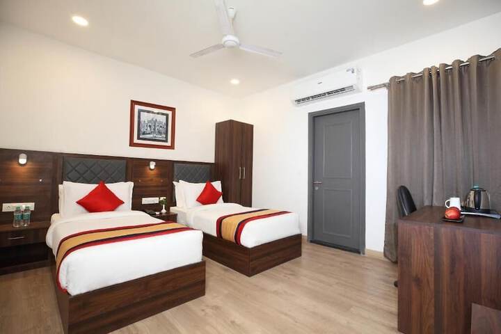 Room 3 of 7