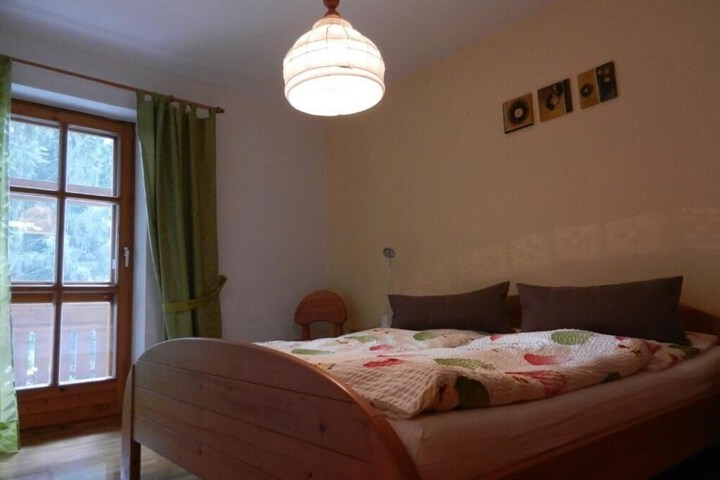Room 6 of 33