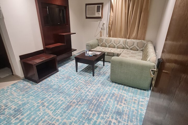 Room 28 of 80