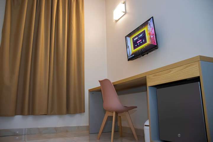Room 10 of 25
