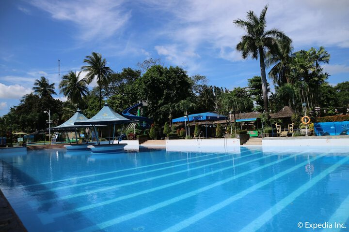 Hotel Pool