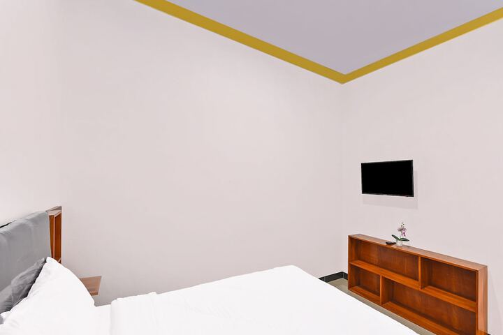 Room 17 of 37