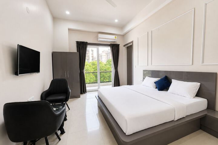 Room 4 of 35