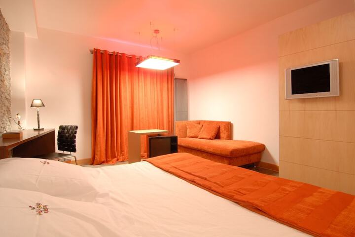 Room 13 of 36