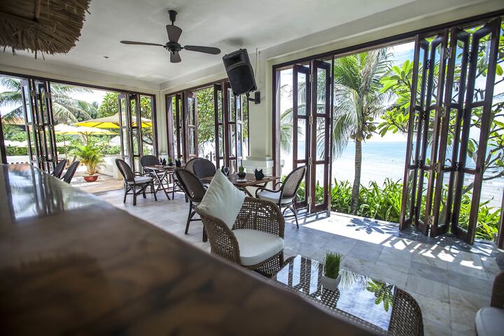 Lounge 195 of 252