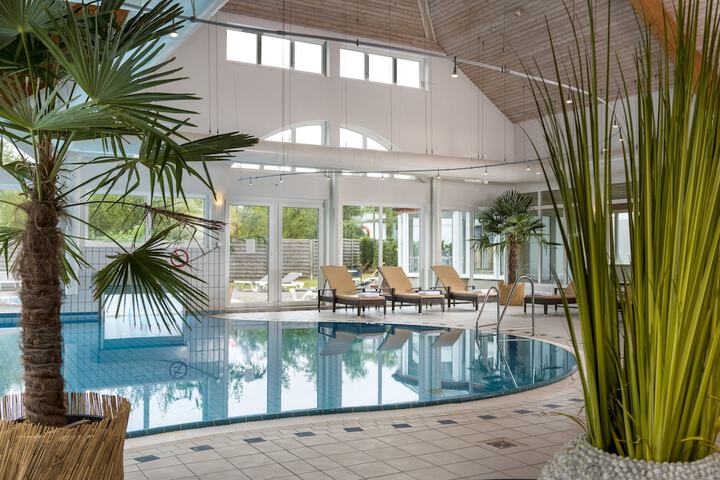 Pool 32 of 64