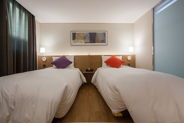 Room 35 of 49