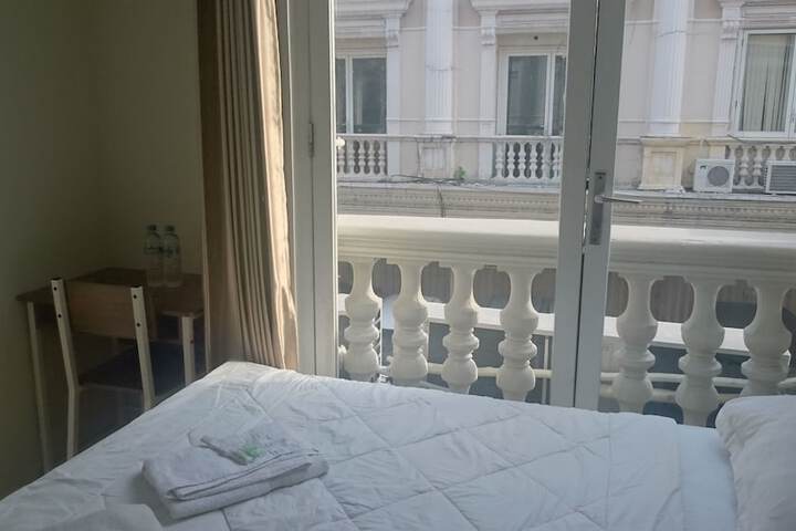 Room 20 of 32