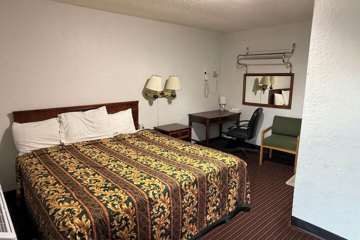 Room 16 of 42