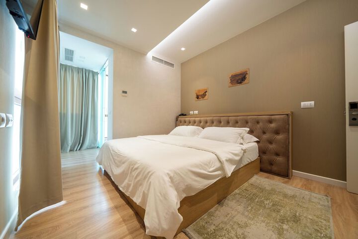Room 4 of 91